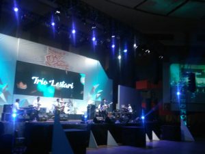 Gelora Cinta Trio Lestari dalam Konser Romantic Jazz in Autumn Universitas Negeri Malang
