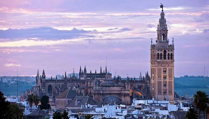 Seville Cathedral and Giralda Tower Spanyol